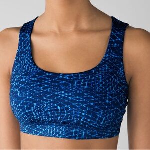 Lululemon Energy Bra Luxtreme Exhale Samba Snake Kayak Blue Sports Bra